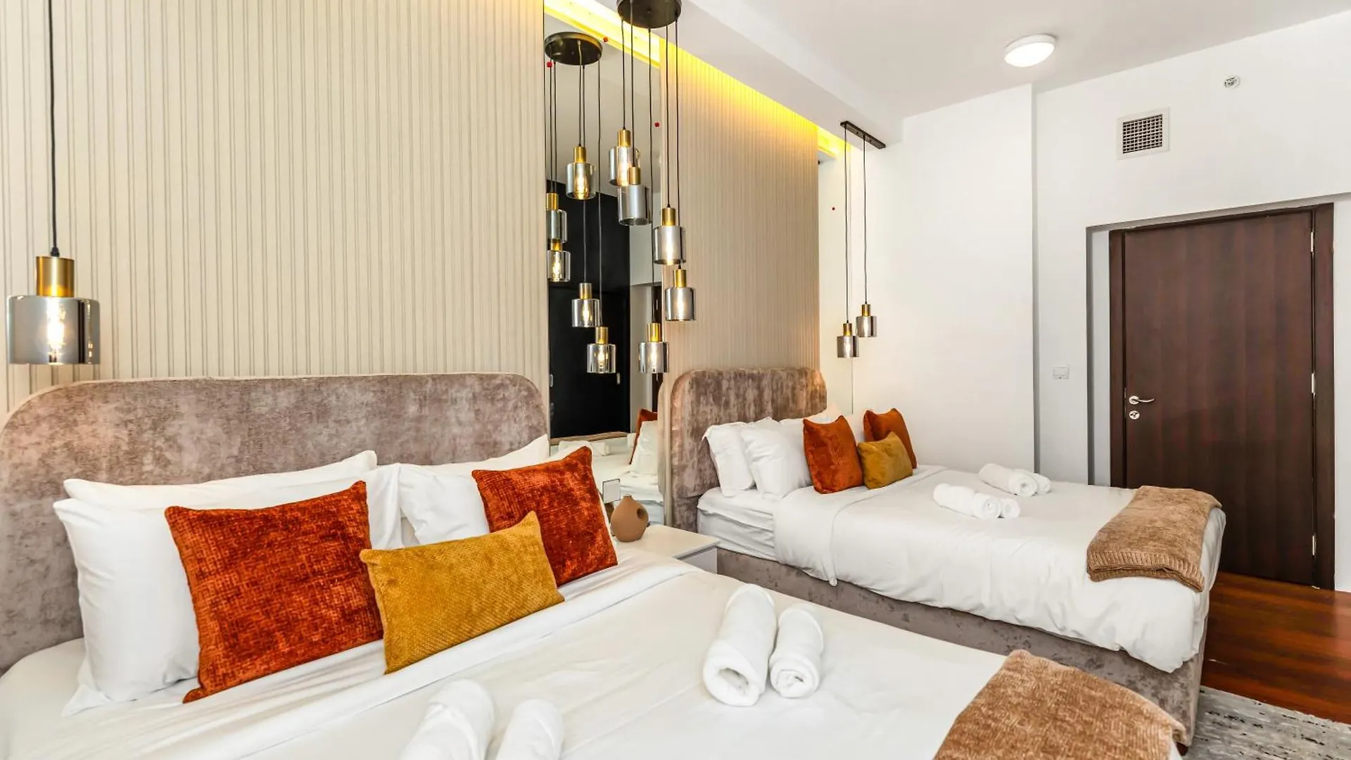 3Br With Gaming Lounge, Burj Khalifa, Fountain View Apartment Dubai