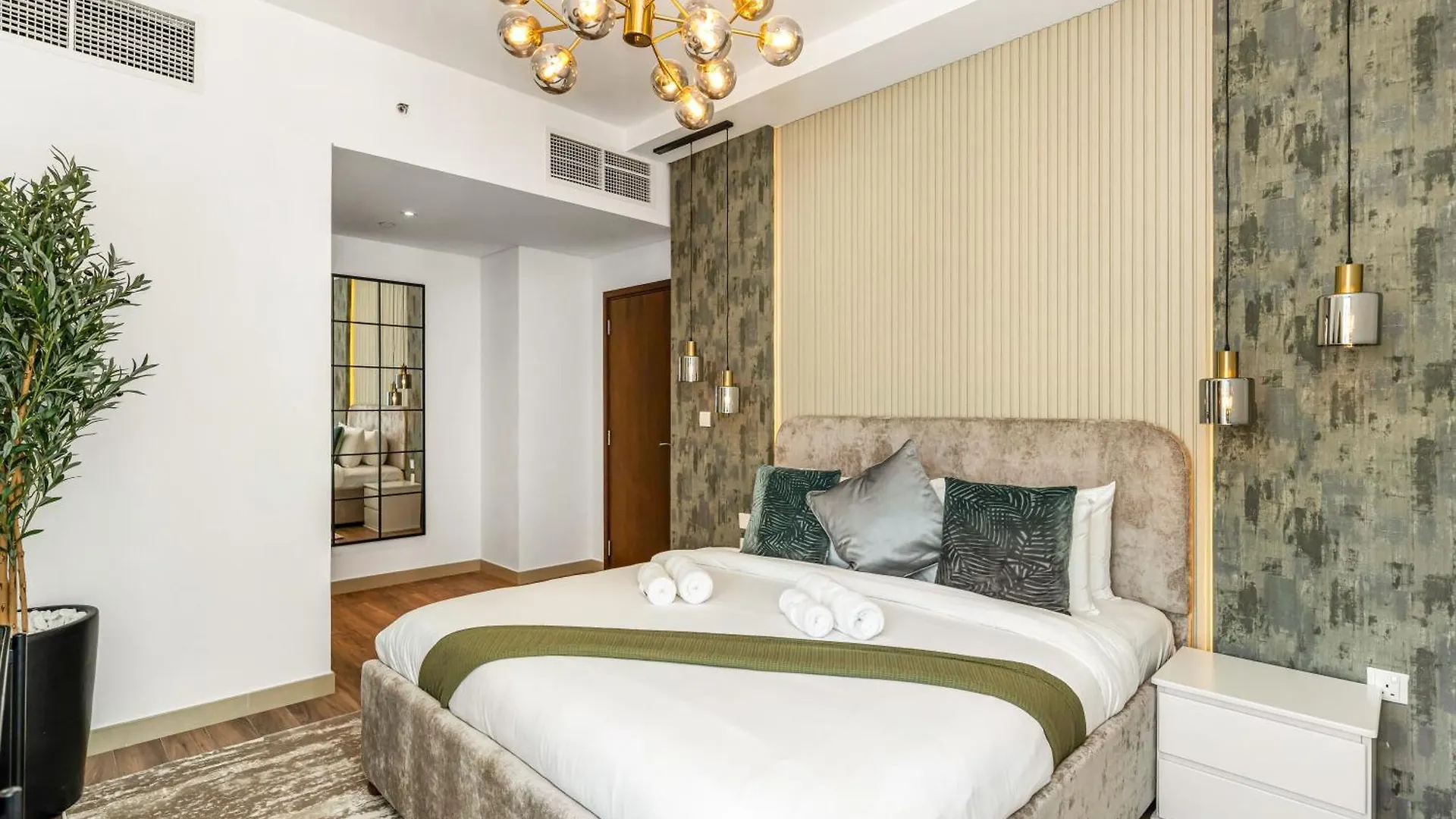 3Br With Gaming Lounge, Burj Khalifa, Fountain View Apartment Dubai