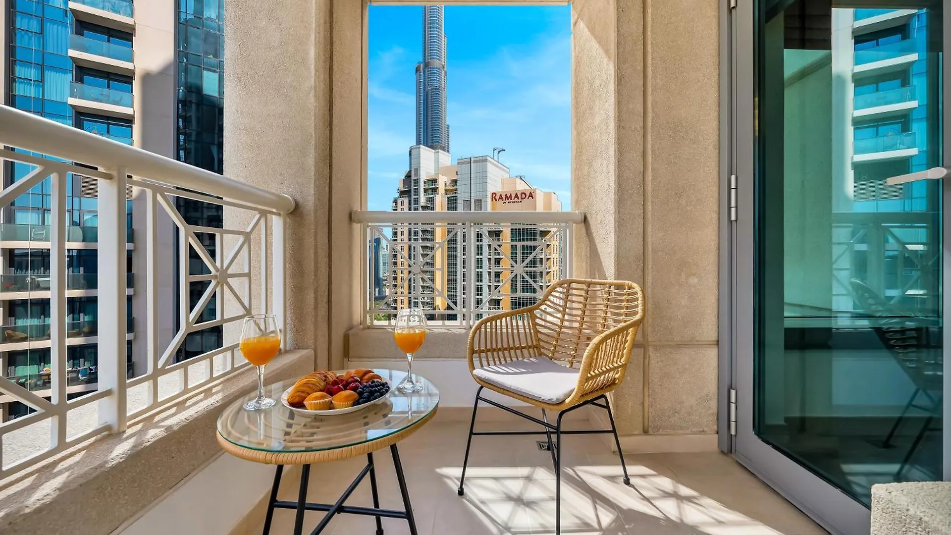 3Br With Gaming Lounge, Burj Khalifa, Fountain View Apartment Dubai