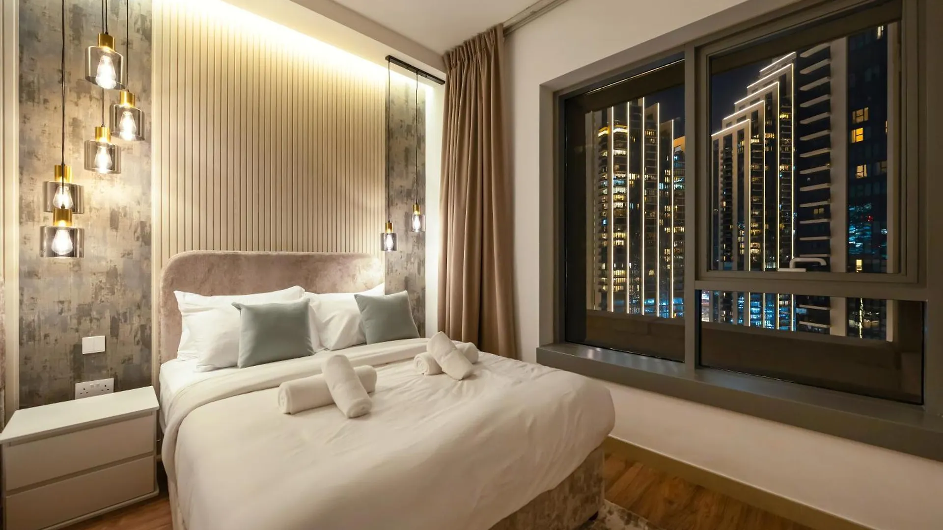 3Br With Gaming Lounge, Burj Khalifa, Fountain View Apartment Dubai
