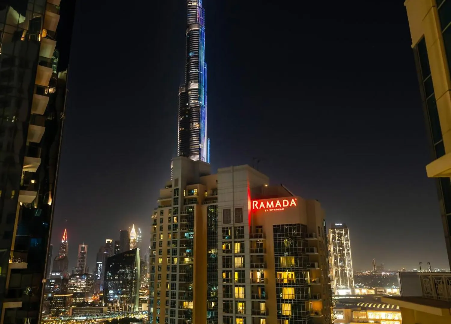 3Br With Gaming Lounge, Burj Khalifa, Fountain View Apartment Dubai