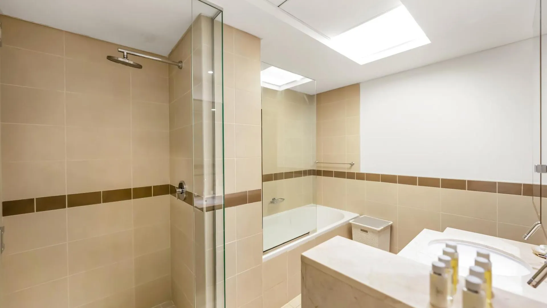 3Br With Gaming Lounge, Burj Khalifa, Fountain View Apartment Dubai